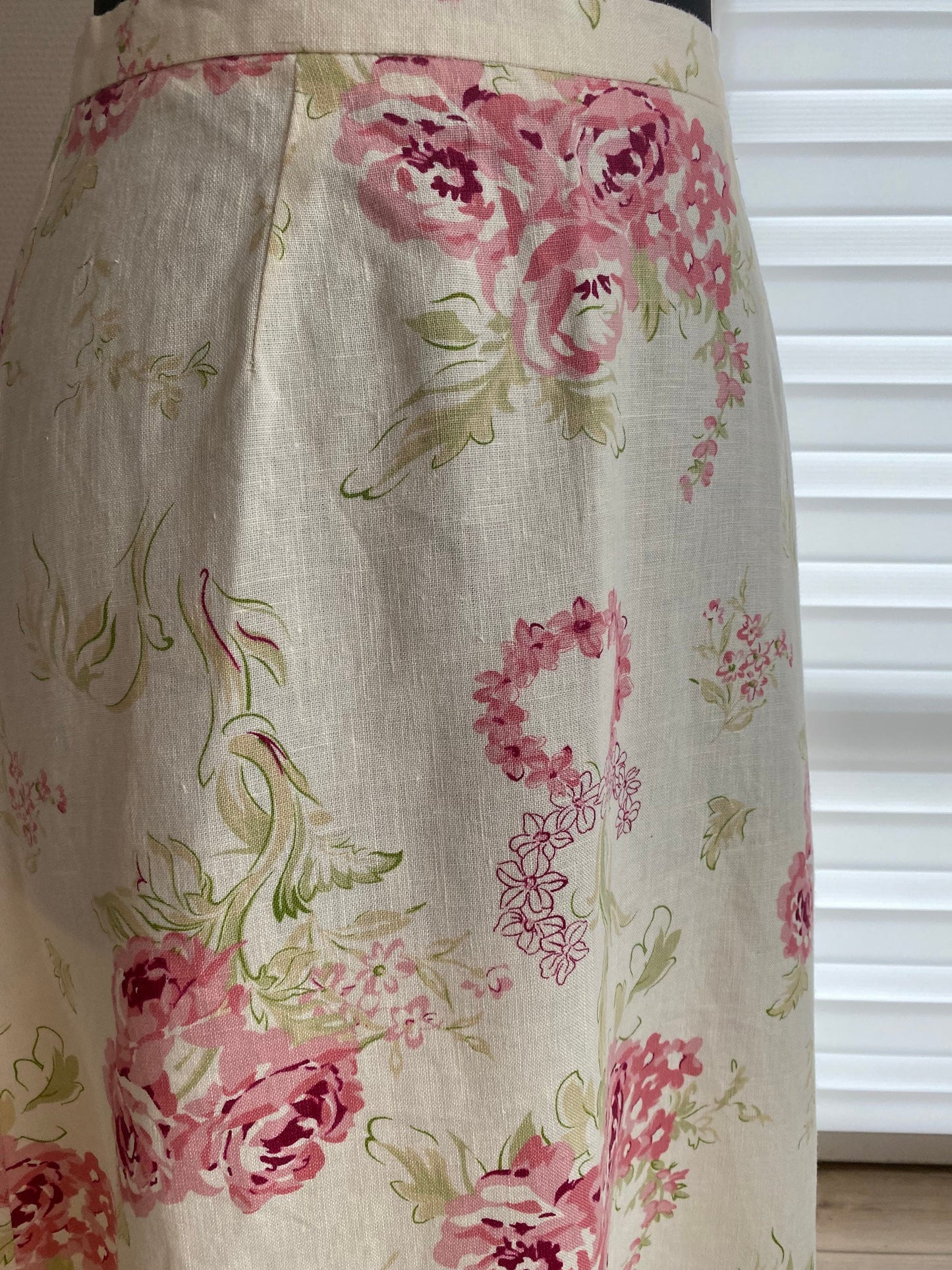 Vintage pink roses linen skirt - floral maxi linen skirt - vintage boho - 70s boho - vintage A-line