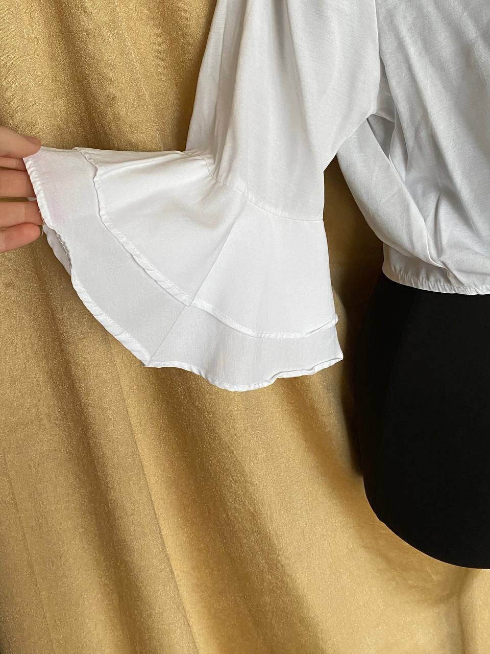 Vintage 1980s bottom tie blouse with frilly sleeves and wide collar