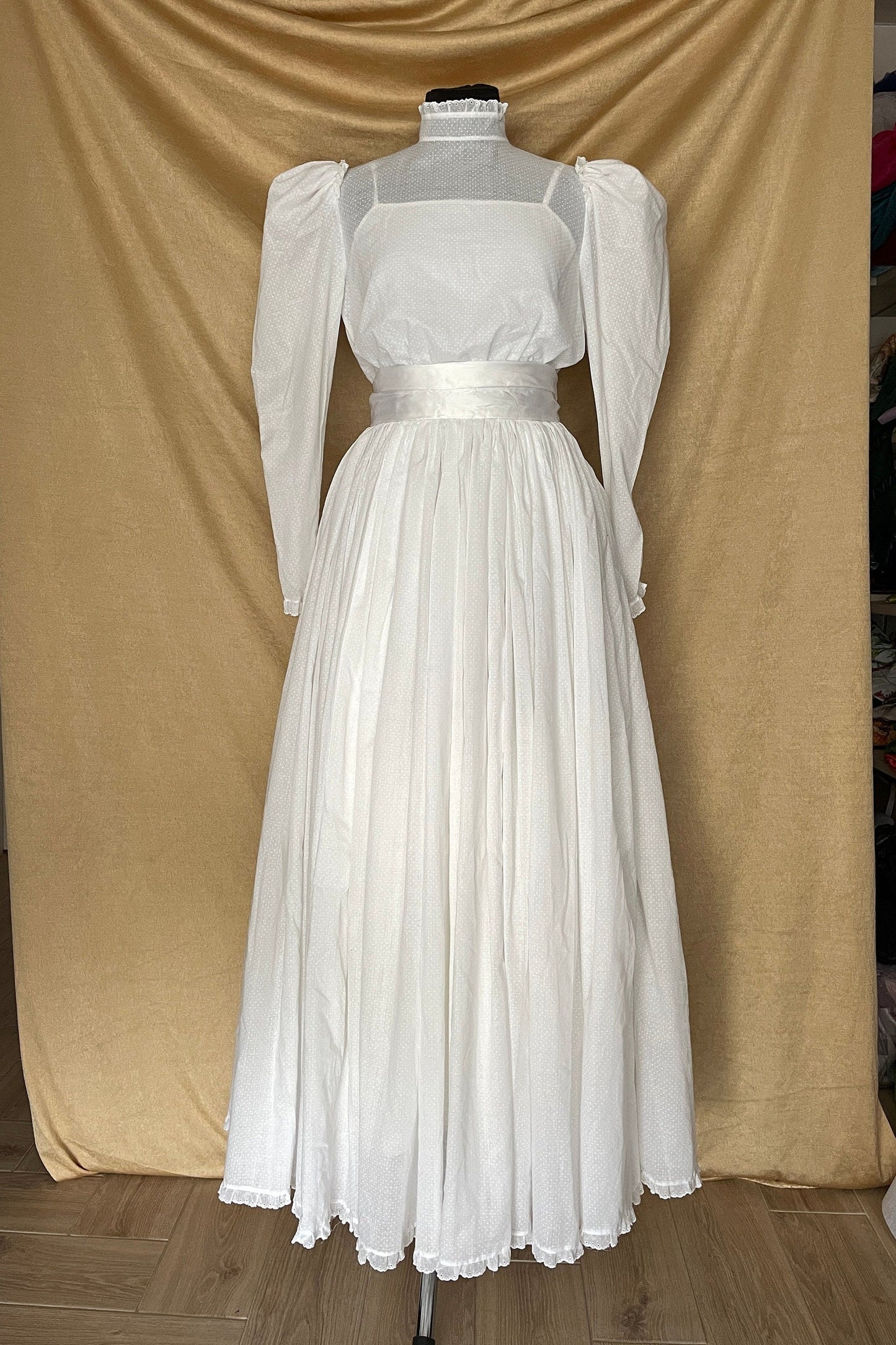 1970s does Edwardian vintage wedding dress, summer white muslin dress, Edwardian style white dress