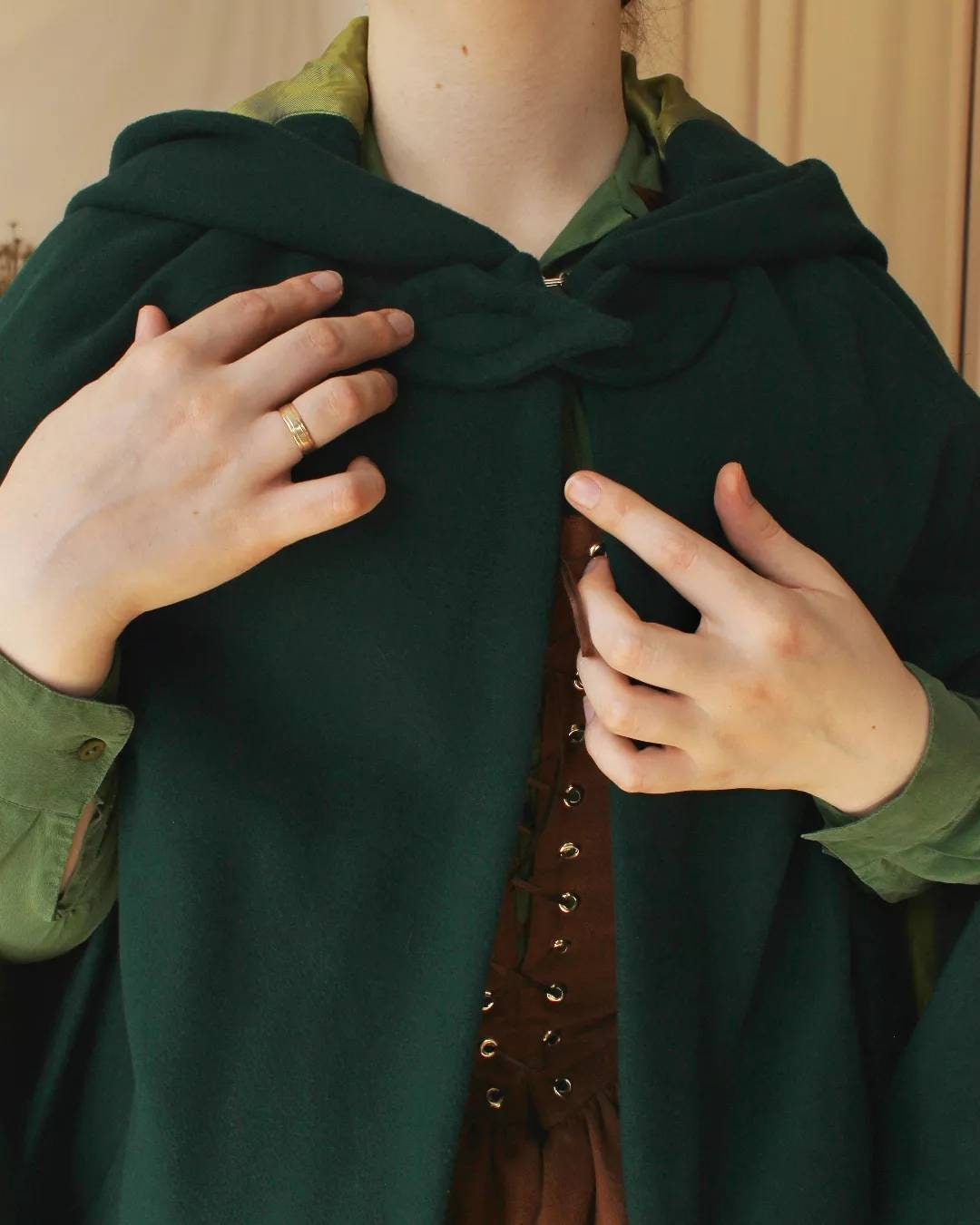 Hooded Cape "Linden" - Raglan Woollen Cape - LOTR Inspired Fantasy Cape With Leaf Decoration - Hobbit Style Coat