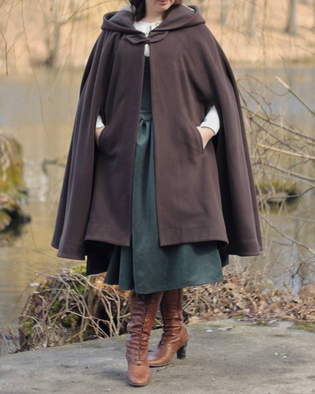 Hooded Cape "Linden" - Raglan Woollen Cape - LOTR Inspired Fantasy Cape With Leaf Decoration - Hobbit Style Coat
