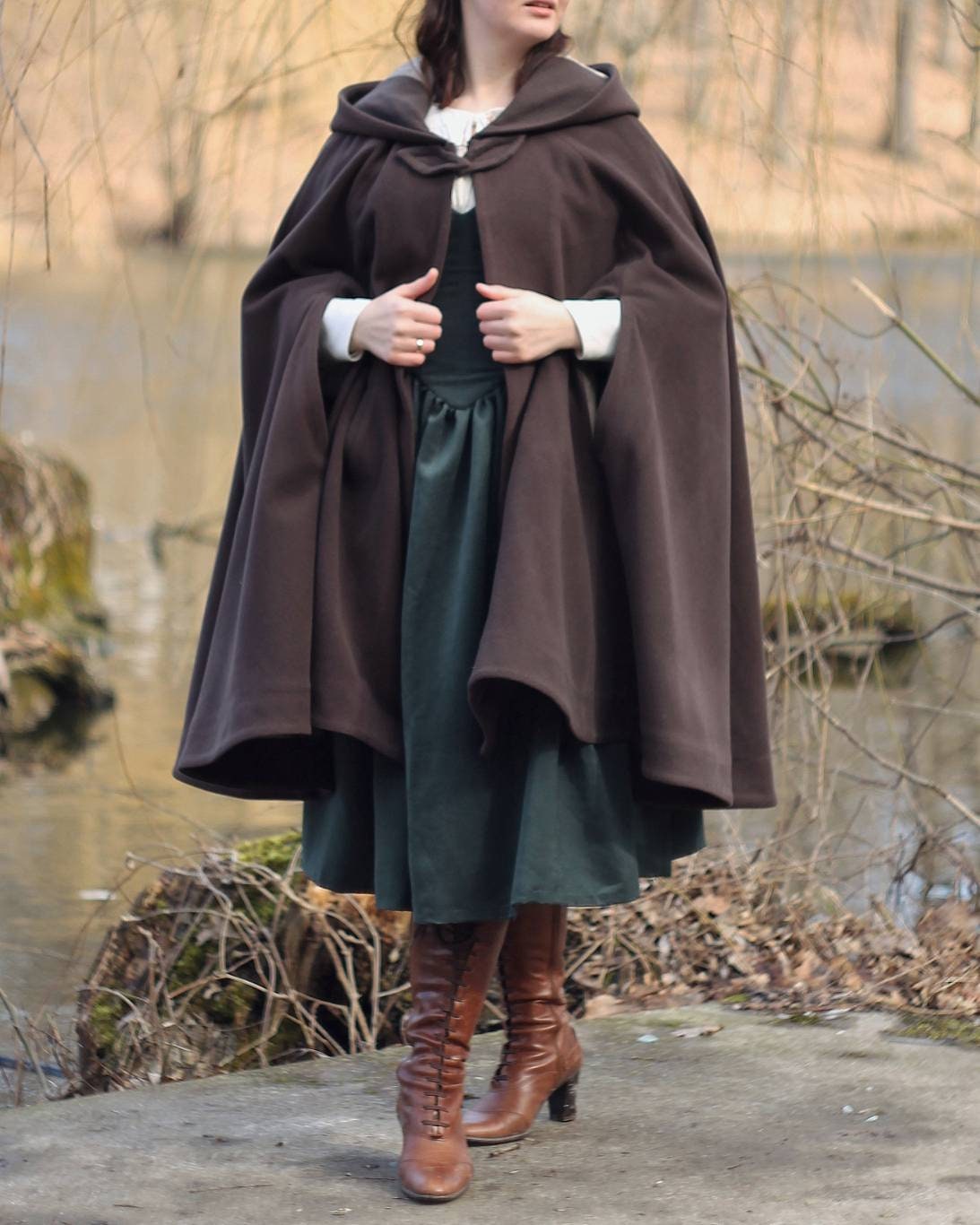 Hooded Cape "Linden" - Raglan Woollen Cape - LOTR Inspired Fantasy Cape With Leaf Decoration - Hobbit Style Coat