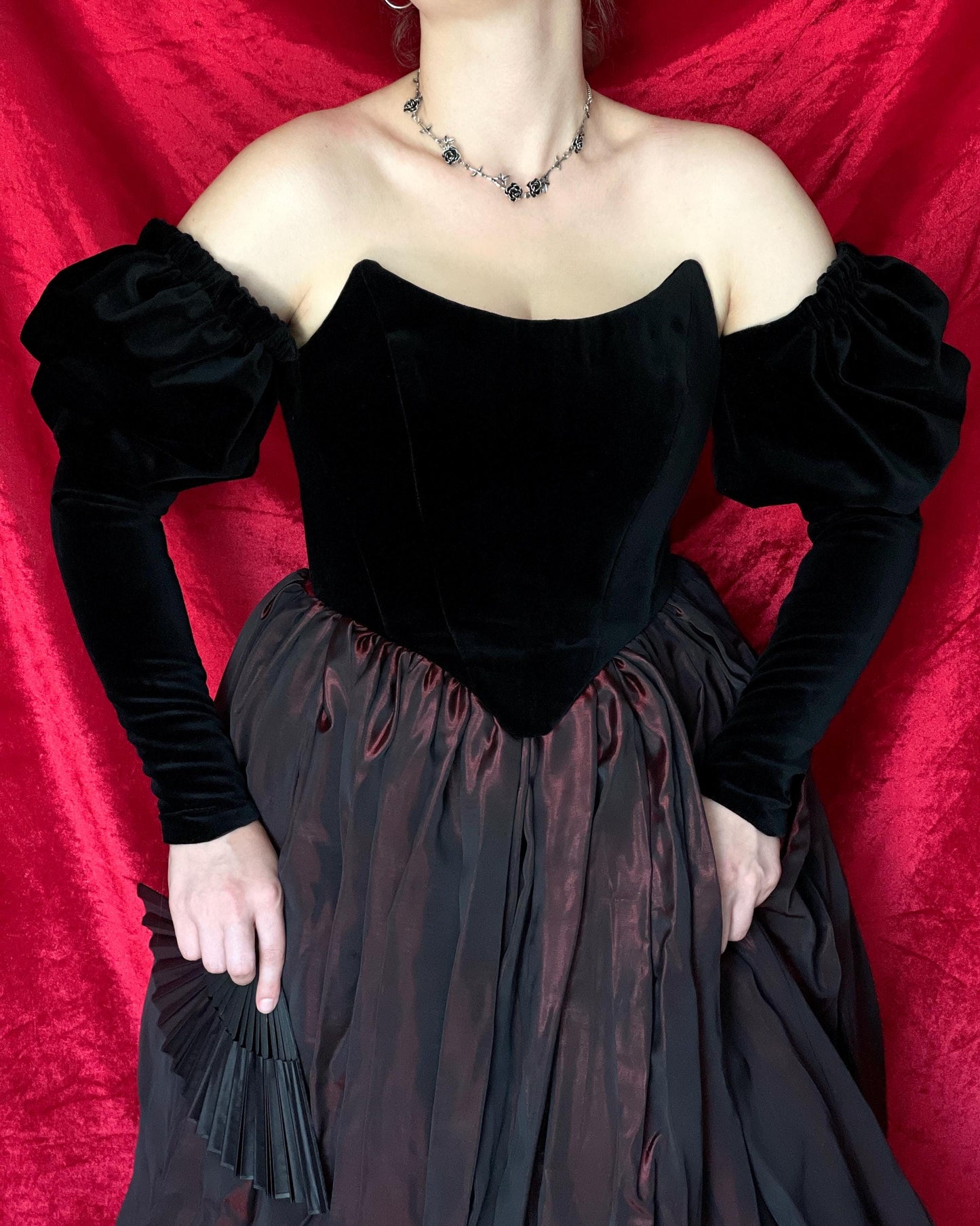 One-Layer 18th Century Velvet Corset Top "Royalty" – Overbust Corset with Detachable Puffy Sleeves, Elizabethan Inspired