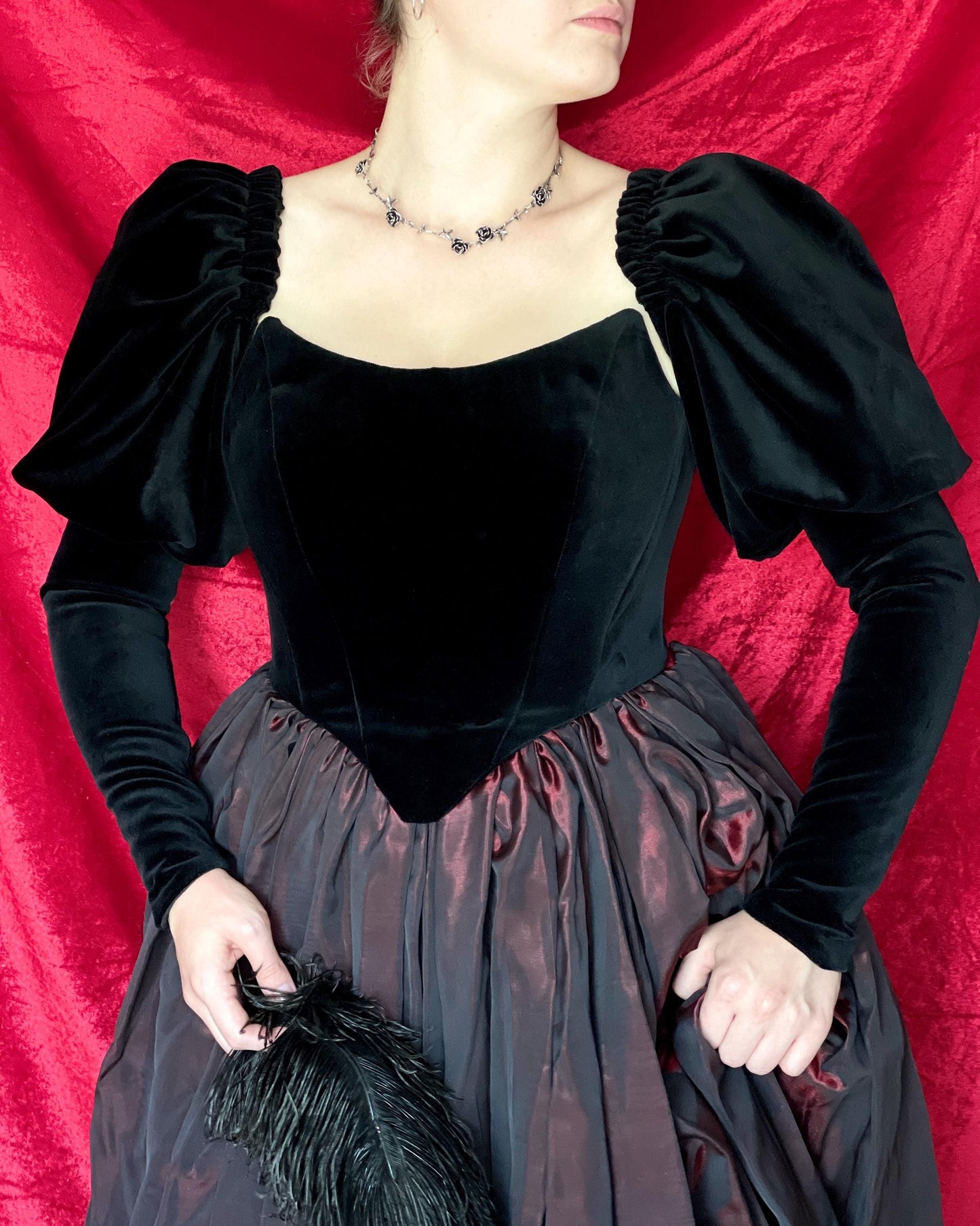 One-Layer 18th Century Velvet Corset Top "Royalty" – Overbust Corset with Detachable Puffy Sleeves, Elizabethan Inspired