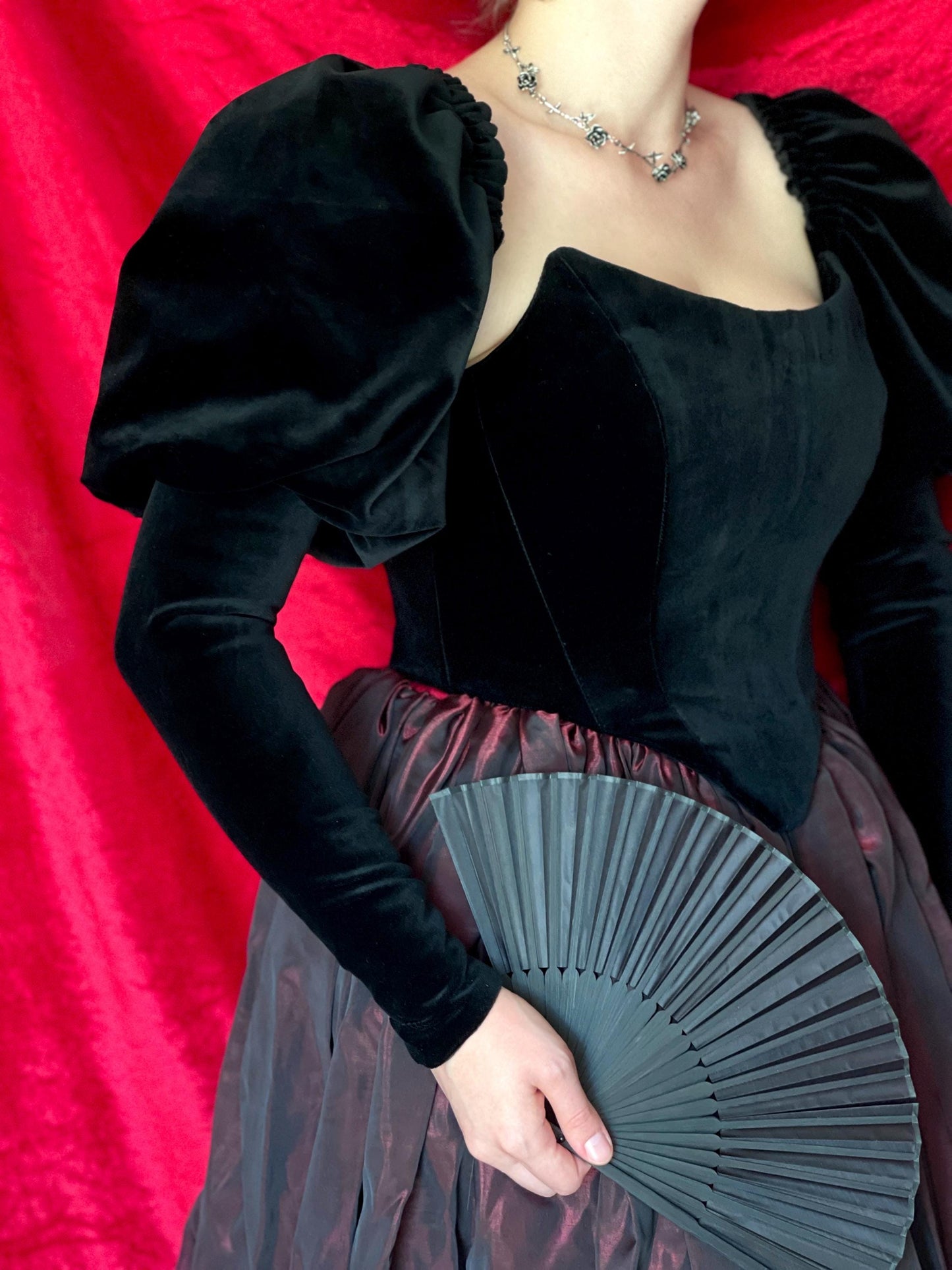 One-Layer 18th Century Velvet Corset Top "Royalty" – Overbust Corset with Detachable Puffy Sleeves, Elizabethan Inspired